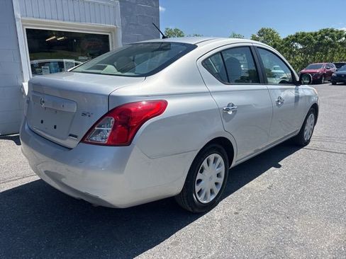 Used 2012 Nissan Versa SV FWD image 5
