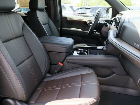 Used 2026 Chevrolet Suburban High Country image 32