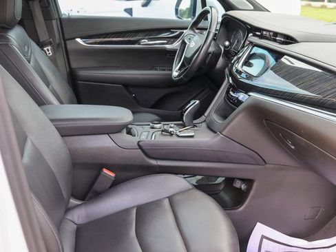 Used 2023 Cadillac XT6 Premium Luxury w/ Technology Package image 18