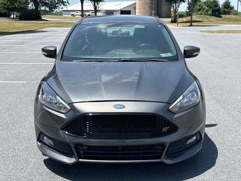 Used 2018 Ford Focus ST FWD image 3