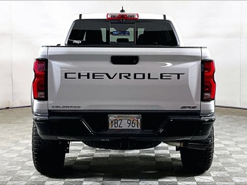 Used 2025 Chevrolet Colorado ZR2 w/ Technology Package AWD/4WD image 3