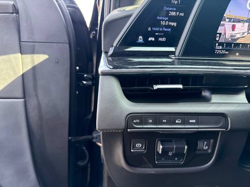 Used 2023 Cadillac Escalade Sport AWD/4WD image 17