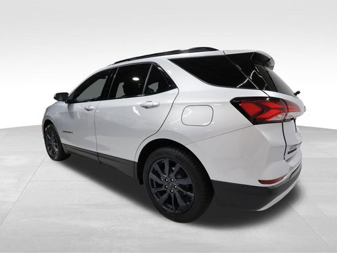 Used 2022 Chevrolet Equinox RS w/ Infotainment Package AWD/4WD image 2