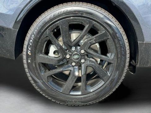 Used 2025 Land Rover Discovery Dynamic SE AWD/4WD image 5
