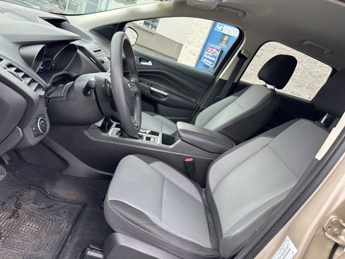 Used 2017 Ford Escape SE w/ SE Cold Weather Package image 9