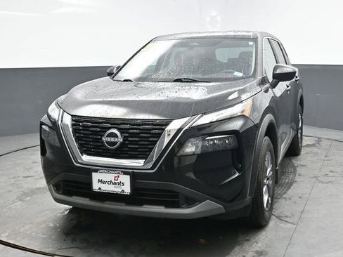 Used 2023 Nissan Rogue S AWD/4WD image 2