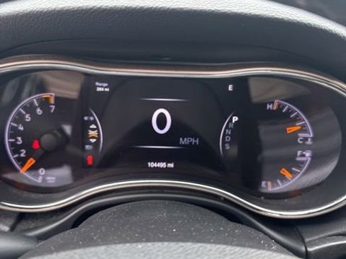 Used 2015 Jeep Grand Cherokee Limited w/ Luxury Group II AWD/4WD image 2