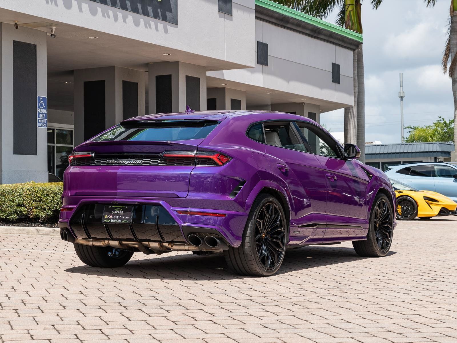 Used 2025 Lamborghini Urus SE AWD/4WD image 49