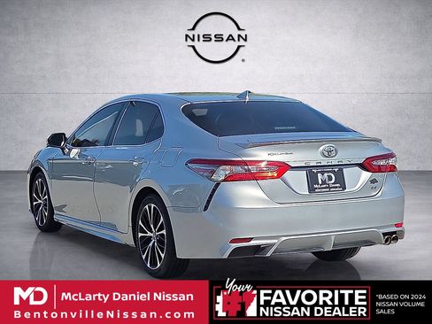 Used 2018 Toyota Camry SE w/ Audio Package FWD image 4