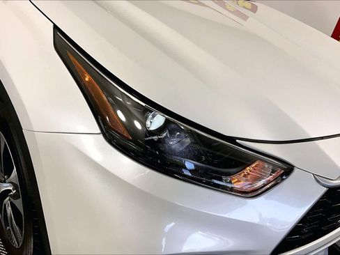 Used 2022 Toyota Highlander XLE image 26