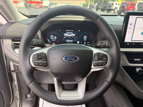 Used 2025 Ford Explorer Active w/ Active Comfort Package RWD image 14
