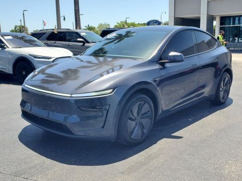 Used 2026 Tesla Model Y Long Range AWD/4WD image 3