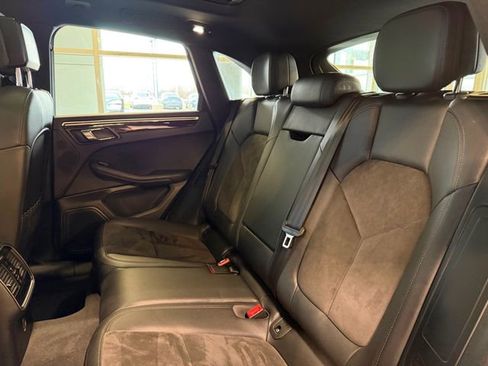 Used 2018 Porsche Macan Sport Edition AWD/4WD image 19
