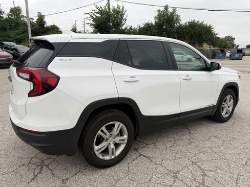 Used 2024 GMC Terrain SLE FWD image 7