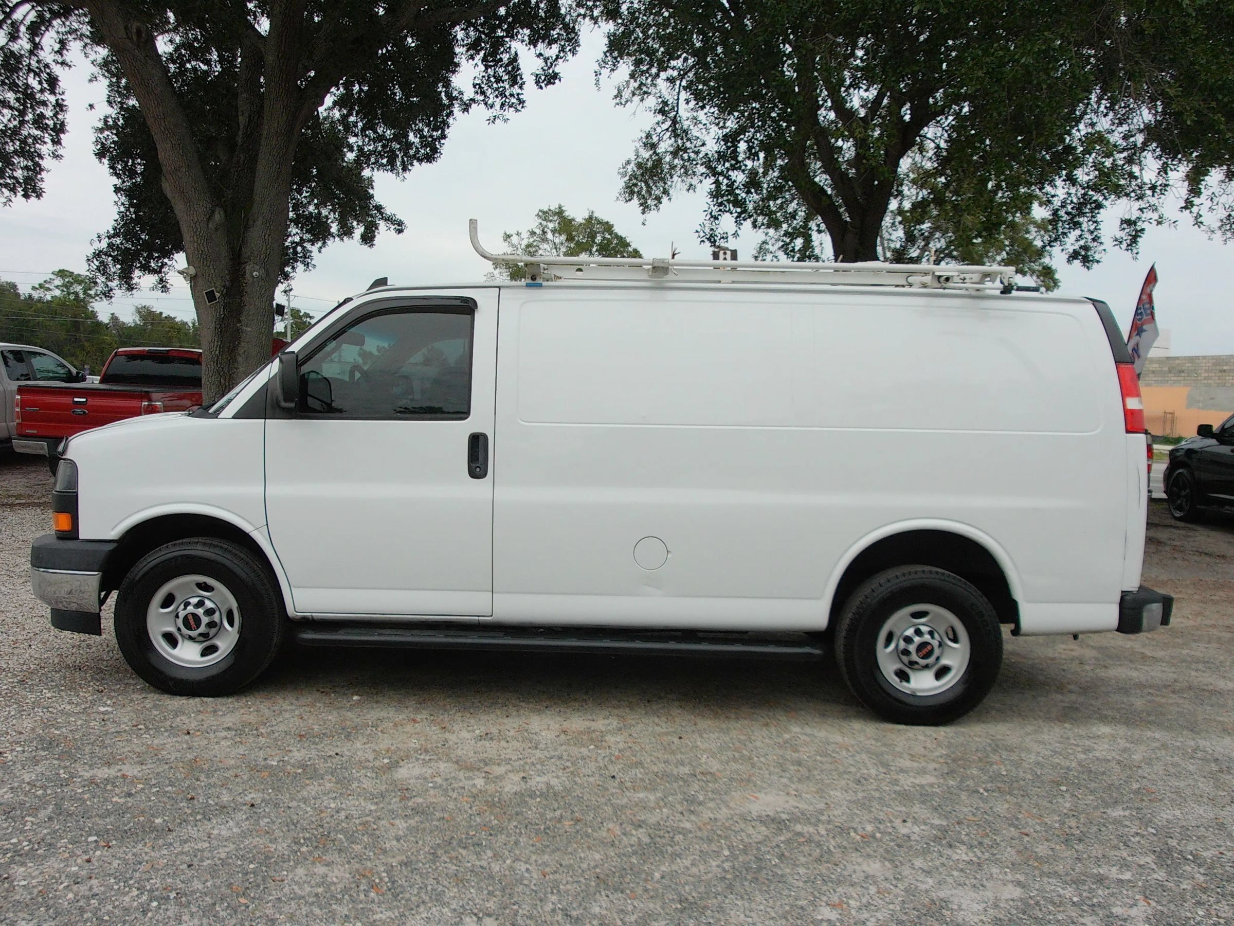 Used 2020 GMC Savana 2500 w/ Driver Convenience Package RWD image 8