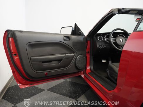 Used 2005 Ford Mustang GT image 39