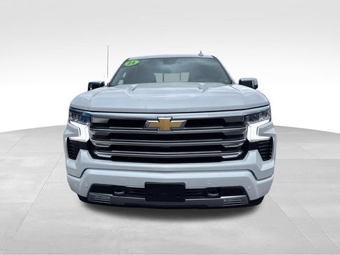 Used 2025 Chevrolet Silverado 1500 High Country w/ High Country Premium Package AWD/4WD image 9