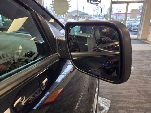 Used 2018 Ford Explorer XLT w/ Equipment Group 201A image 4