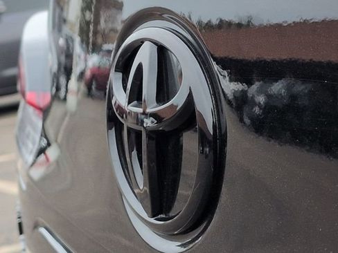 Certified 2025 Toyota Corolla Cross AWD Hybrid w/ Moonroof Package image 28