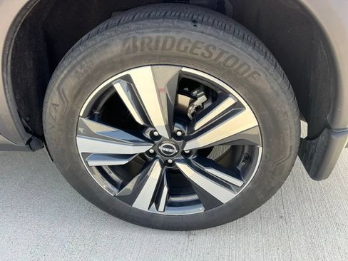 Used 2024 Nissan Rogue SL w/ SL Premium Package FWD image 23
