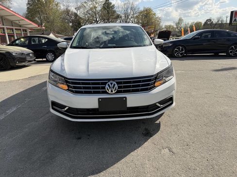 Used 2018 Volkswagen Passat 2.0T SE image 11
