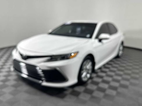 Used 2024 Toyota Camry LE w/ Convenience Package FWD image 6