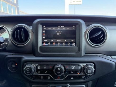 Used 2022 Jeep Gladiator Sport AWD/4WD image 15