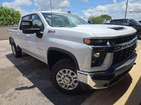 Used 2021 Chevrolet Silverado 2500 LT w/ Z71 Off-Road Package AWD/4WD image 3