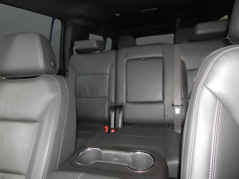 Used 2025 Chevrolet Suburban Z71 image 32