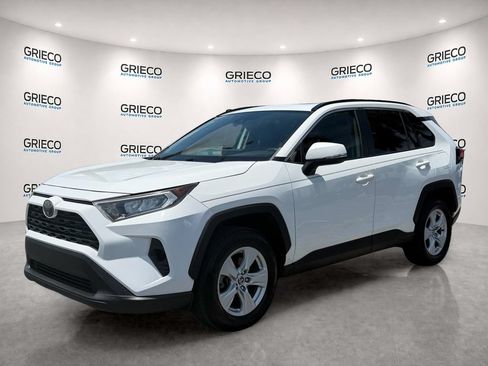 Used 2020 Toyota RAV4 XLE w/ Convenience Package FWD image 3