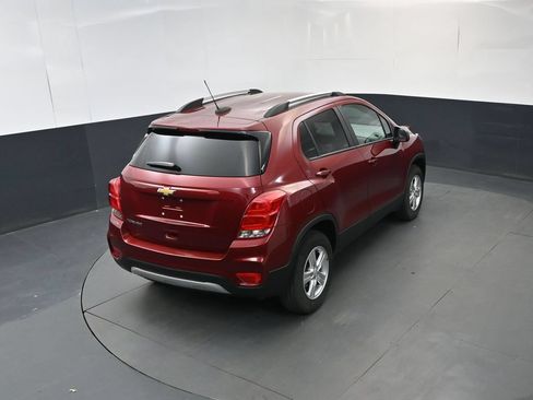Used 2022 Chevrolet Trax LT w/ LT Convenience Package AWD/4WD image 32