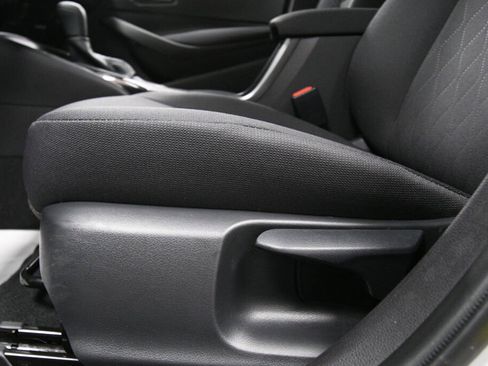 Used 2025 Toyota Corolla LE FWD image 11