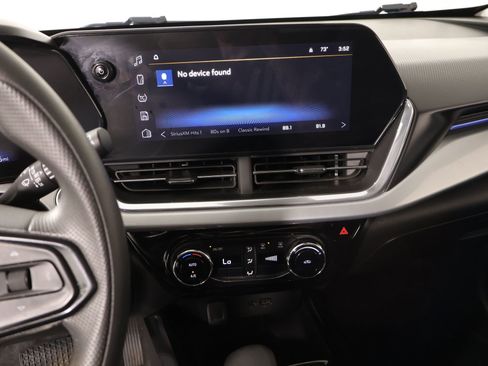Used 2024 Chevrolet Trax LT FWD image 5