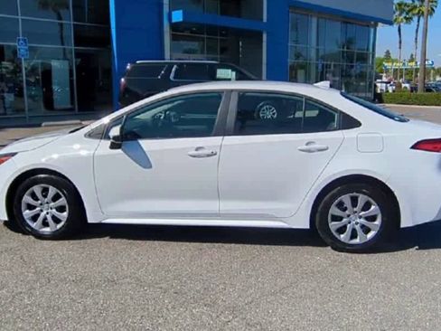 Used 2025 Toyota Corolla LE image 5