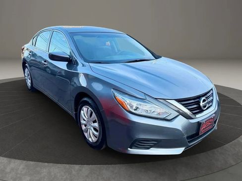 Used 2017 Nissan Altima 2.5 S w/ Power Driver Seat Package image 2