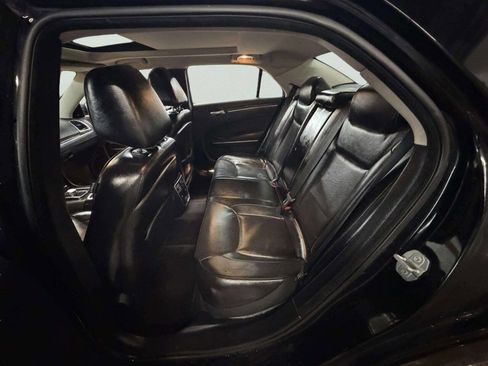 Used 2018 Chrysler 300 Limited w/ Safetytec Plus Group image 22