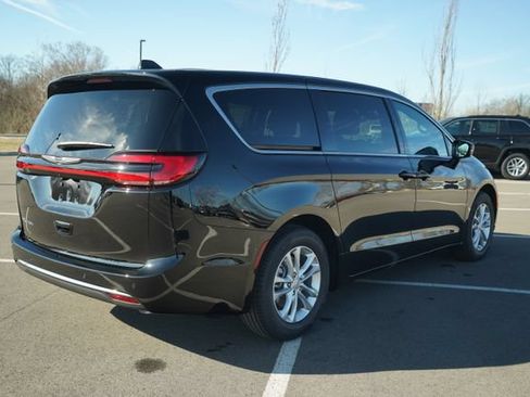 New 2026 Chrysler Pacifica Select FWD image 7