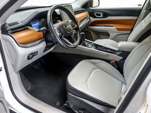 Used 2022 Jeep Compass Limited image 9