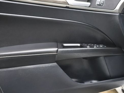 Used 2020 Ford Fusion SEL FWD image 18