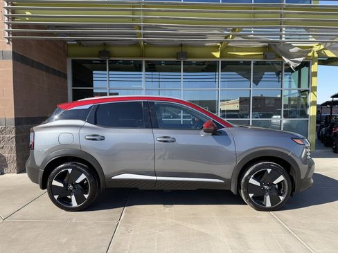 Used 2025 Nissan Kicks SR w/ SR Premium Package image 9