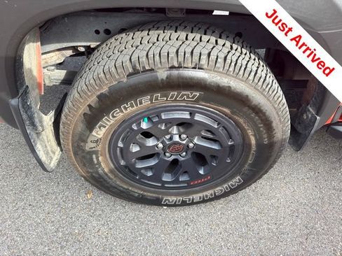 Used 2025 Nissan Frontier PRO-4X AWD/4WD image 17