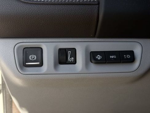 Used 2021 GMC Acadia SLT w/ Technology Package FWD image 24