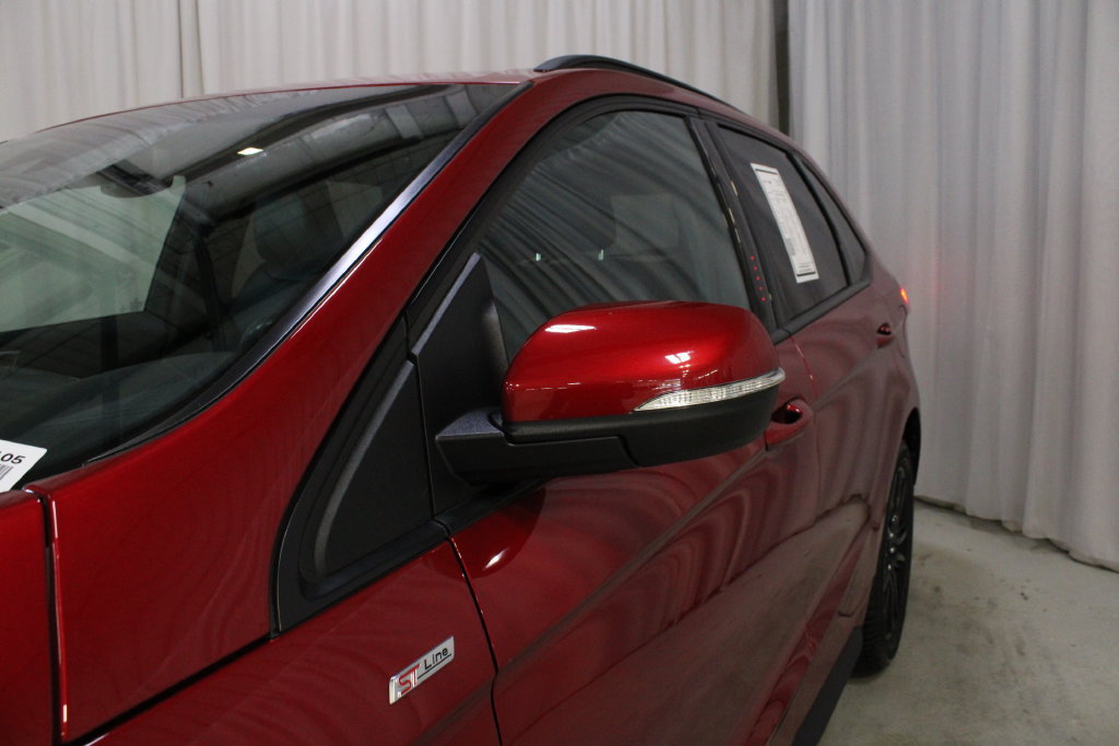 Used 2020 Ford Edge ST-Line w/ Cold Weather Package FWD image 33