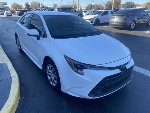 Used 2024 Toyota Corolla LE image 2