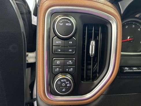 Used 2021 Chevrolet Silverado 1500 High Country w/ Technology Package AWD/4WD image 24