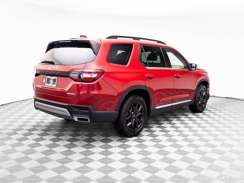 New 2025 Honda Pilot Touring image 6