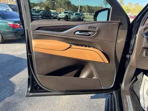 Used 2021 Cadillac Escalade Premium Luxury image 16