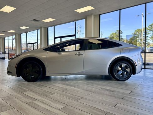 Used 2025 Toyota Prius LE image 4