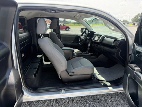 Used 2017 Toyota Tacoma SR RWD image 7