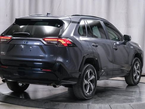Used 2023 Toyota RAV4 SE image 4
